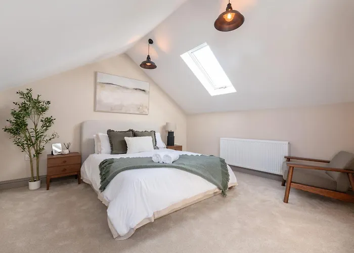 Cheltenham Loft *